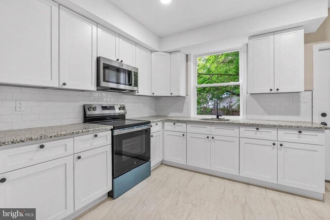 Primary Photo - 4920 Knorr St