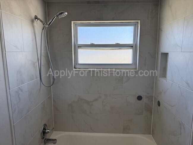 Building Photo - Single Family Home