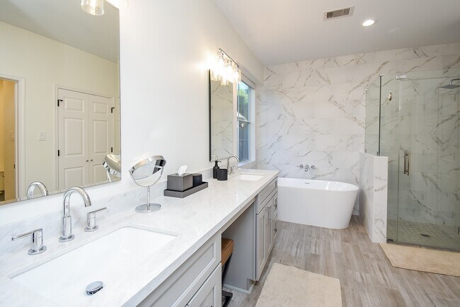 Building Photo - 5926 Brook Bend Dr