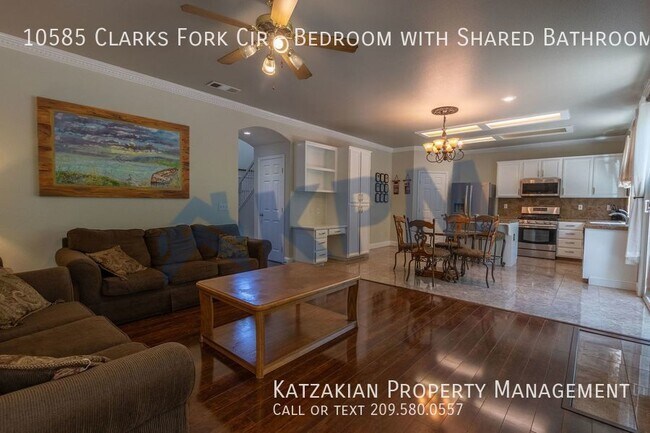 Building Photo - Bedroom with Shared Bathroom & Garage Space