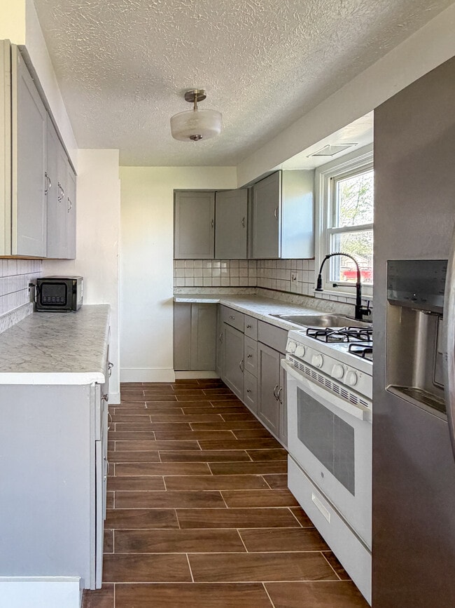 Building Photo - 336 W 29th St