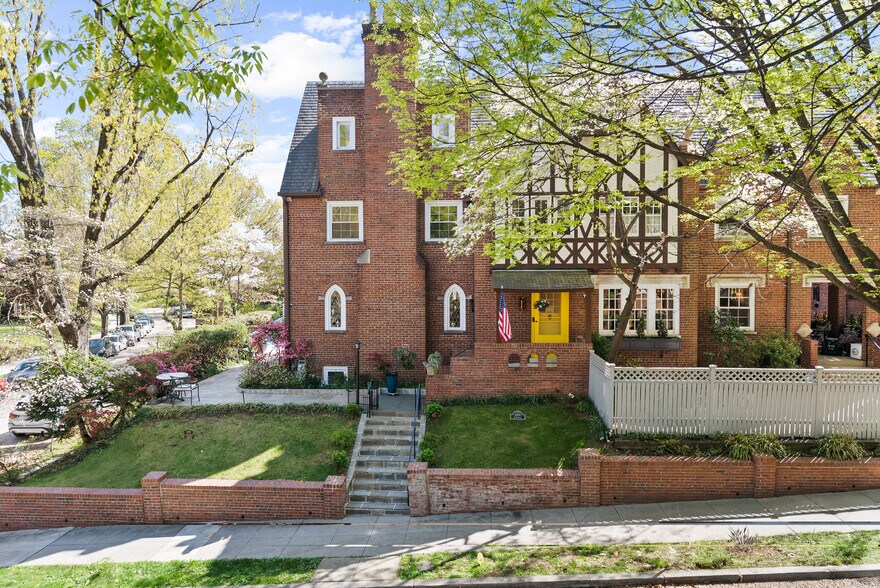 Building Photo - 4400 Q St NW