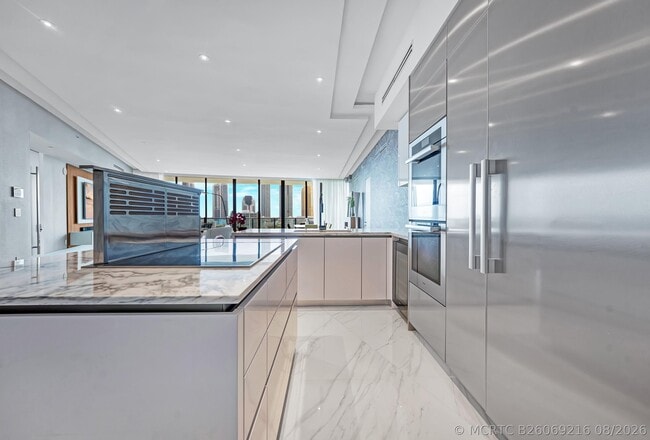 Building Photo - 5000 Island Estates Dr