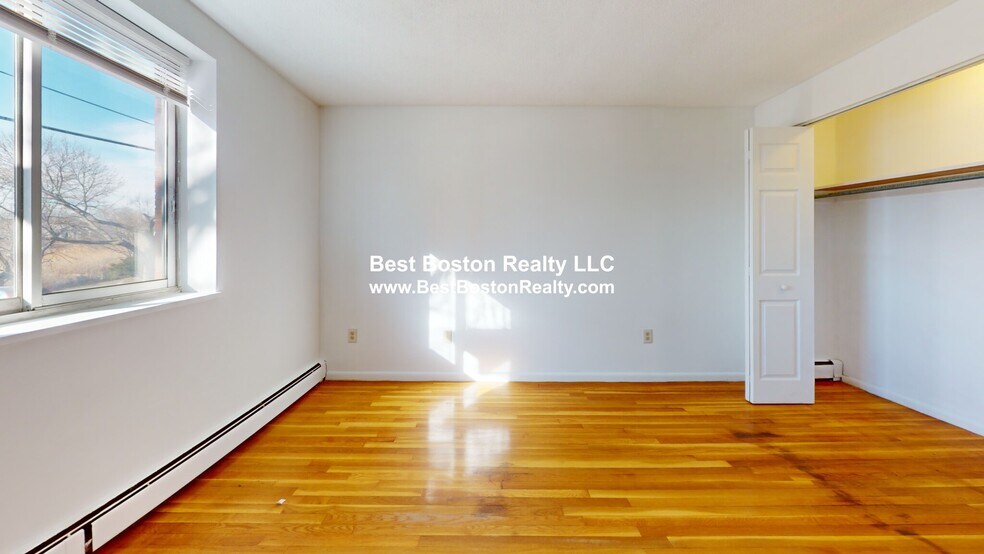 Building Photo - 435 Shirley St