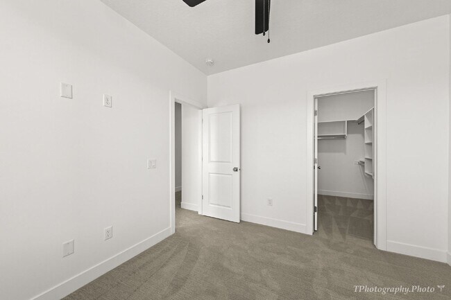 Building Photo - "Beautiful pet friendly 3-Bedroom, 2.5 Bat...