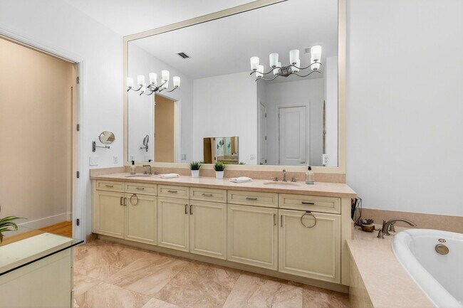 Building Photo - 17662 Cadena Dr