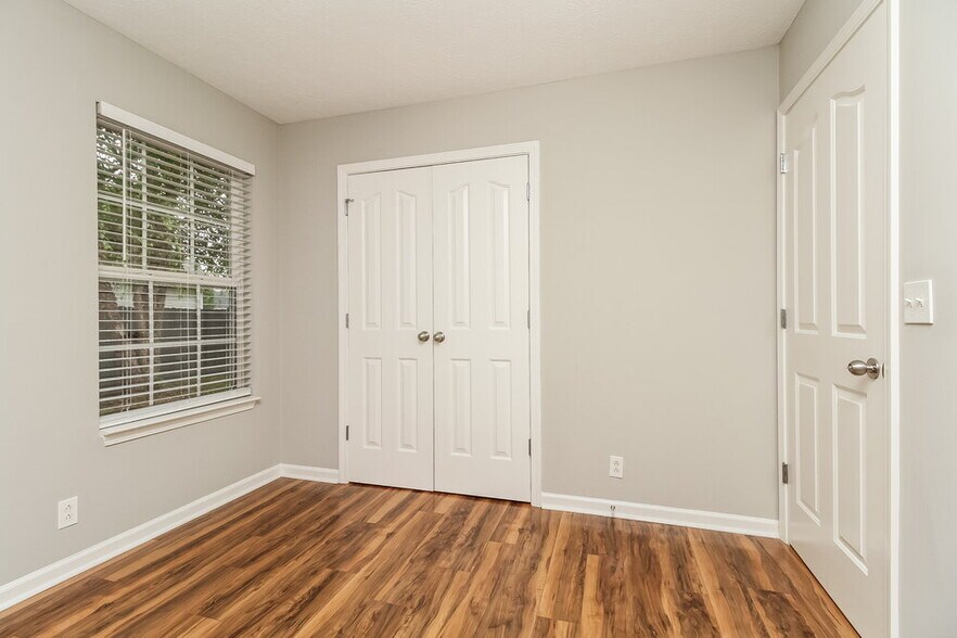 Building Photo - 1339 Macduff Dr