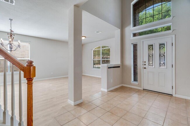 Building Photo - 4029 Lake Edge Way