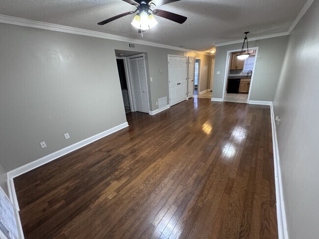 Building Photo - 1055 Baxter St