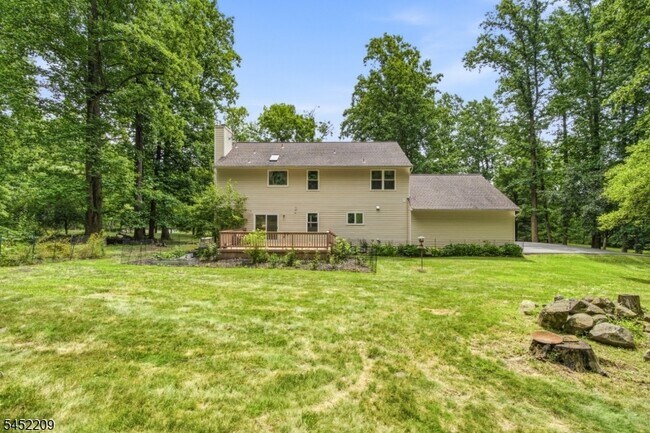 Building Photo - 9 Stirrup Way