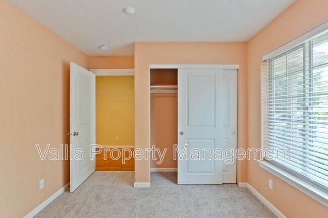 Building Photo - 2173 Laurine Ct NE