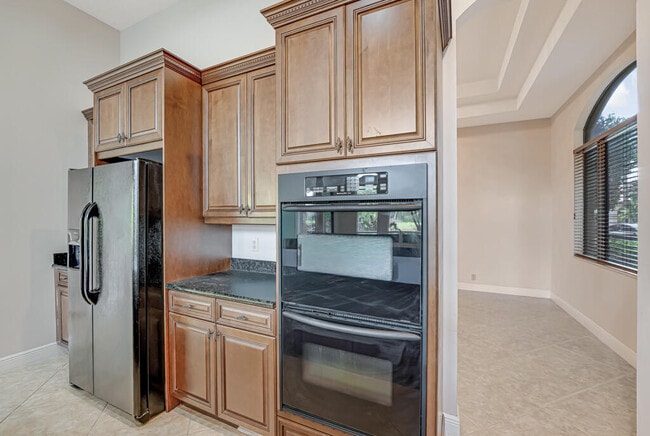 Building Photo - 10513 Versailles Blvd