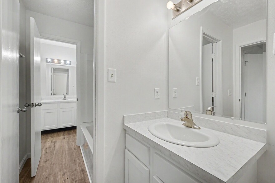 Building Photo - 7711 Brams Hill Dr