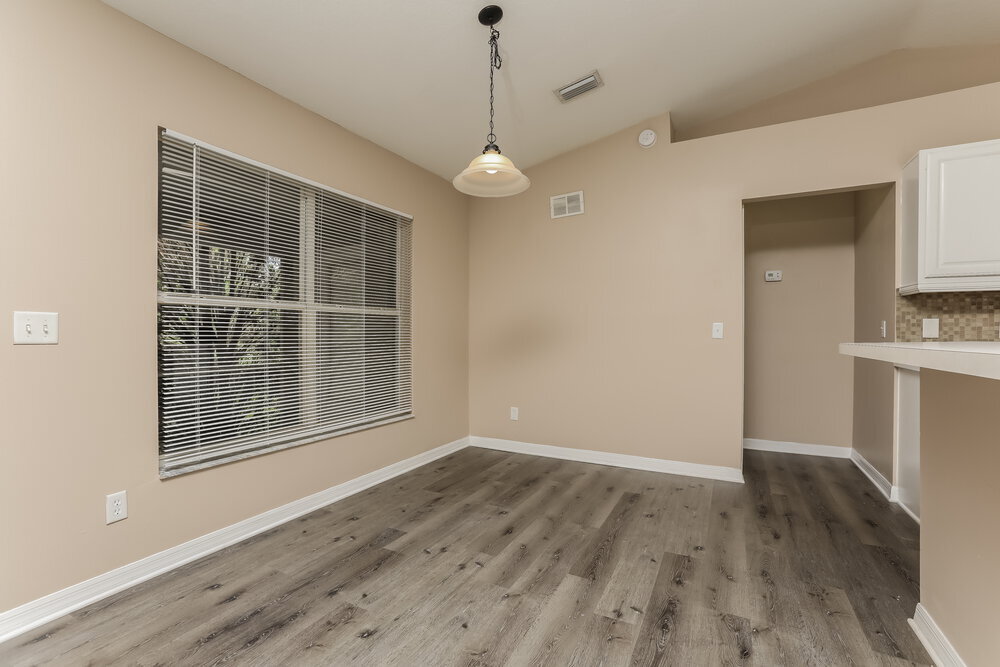 Building Photo - 210 Bloxam Ave