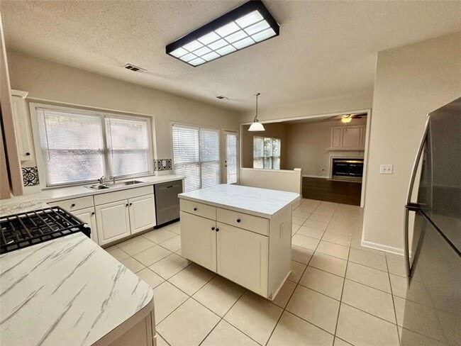 Building Photo - 10920 Glenbarr Dr