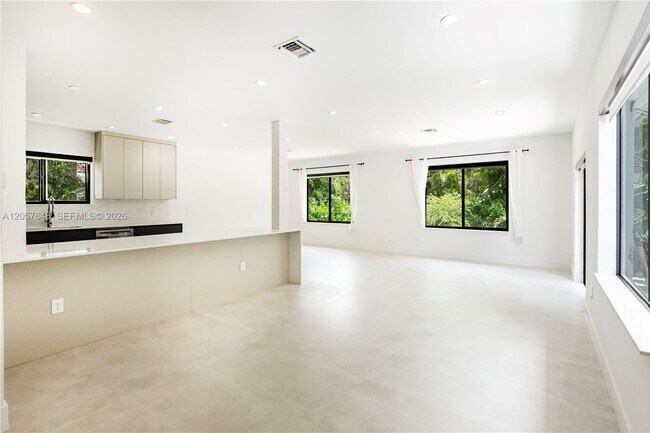Building Photo - 925 Algaringo Ave