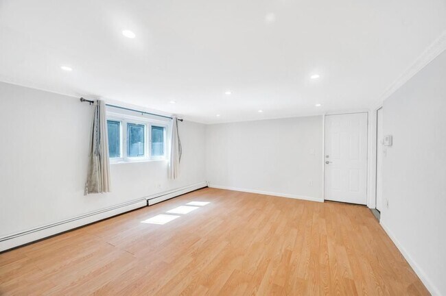 Building Photo - 51 Bellwood Dr