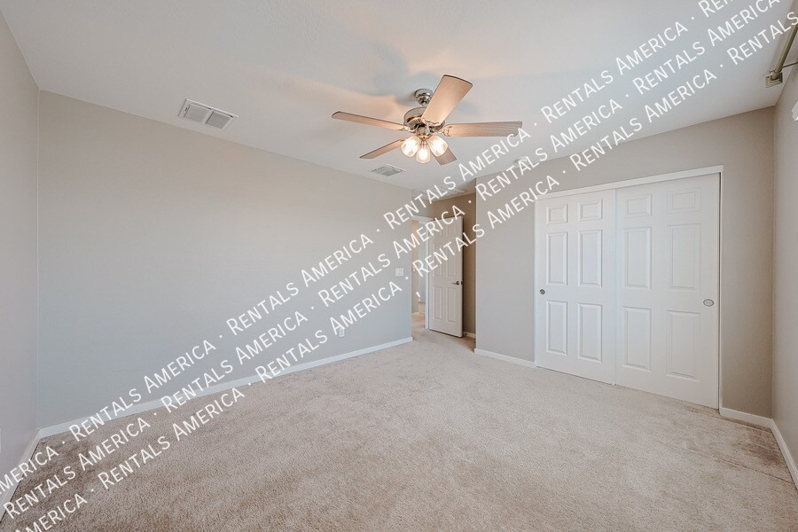 Building Photo - 15713 W Woodlands Ave