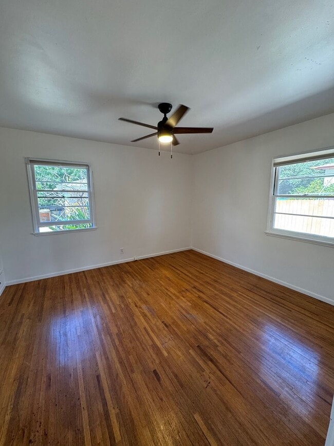 Building Photo - Duplex for rent in Ventura