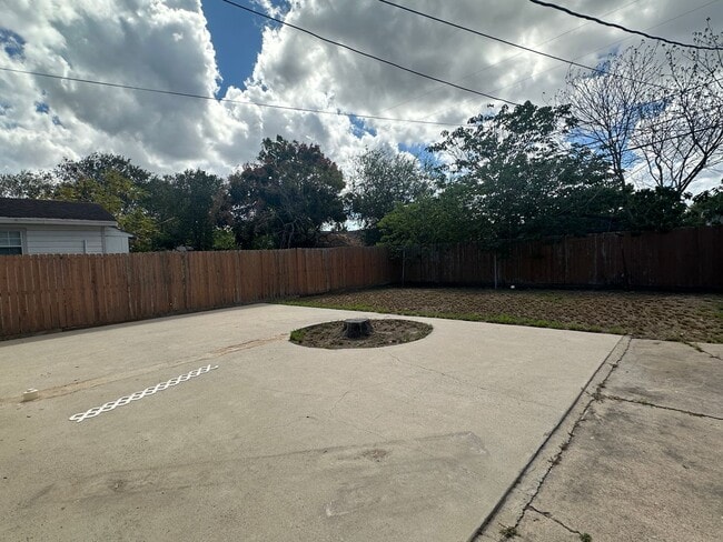 Building Photo - Ready for move in