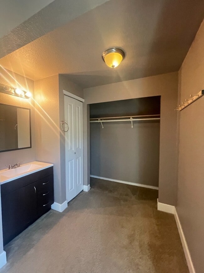 Building Photo - Cute 3 bedroom, 1 bath home located in The Meadows!