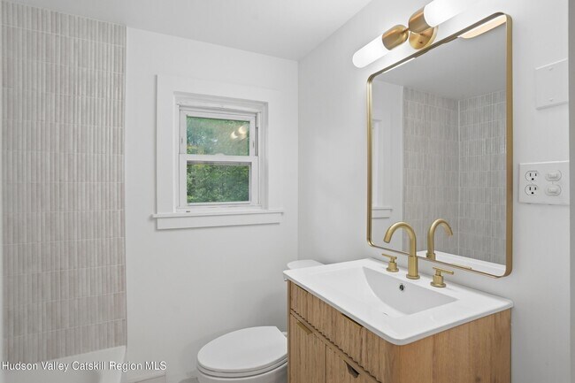 Building Photo - 872 NY-212