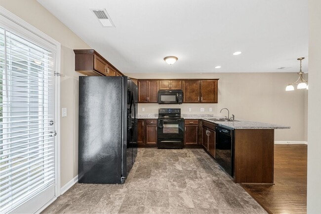 Building Photo - Two Bedroom in Governor's Crossing!