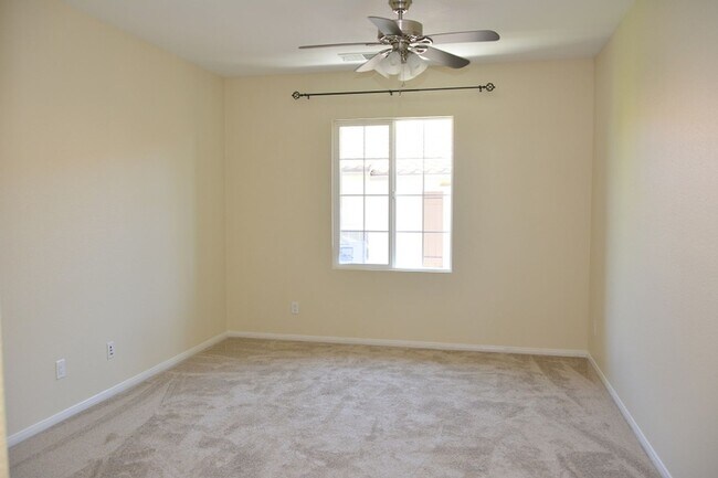 Building Photo - Spacious 3 BD, 3 BA Townhome in Airoso of Carmel Valley!