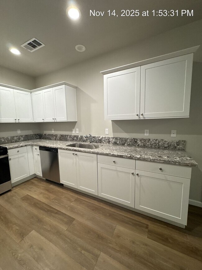 Building Photo - 4321