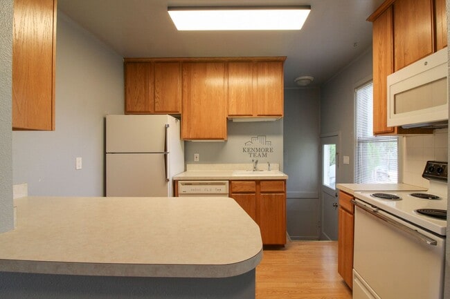 Building Photo - RENT SPECIAL: 2 Bed/1 Bath Duplex in Central Richland