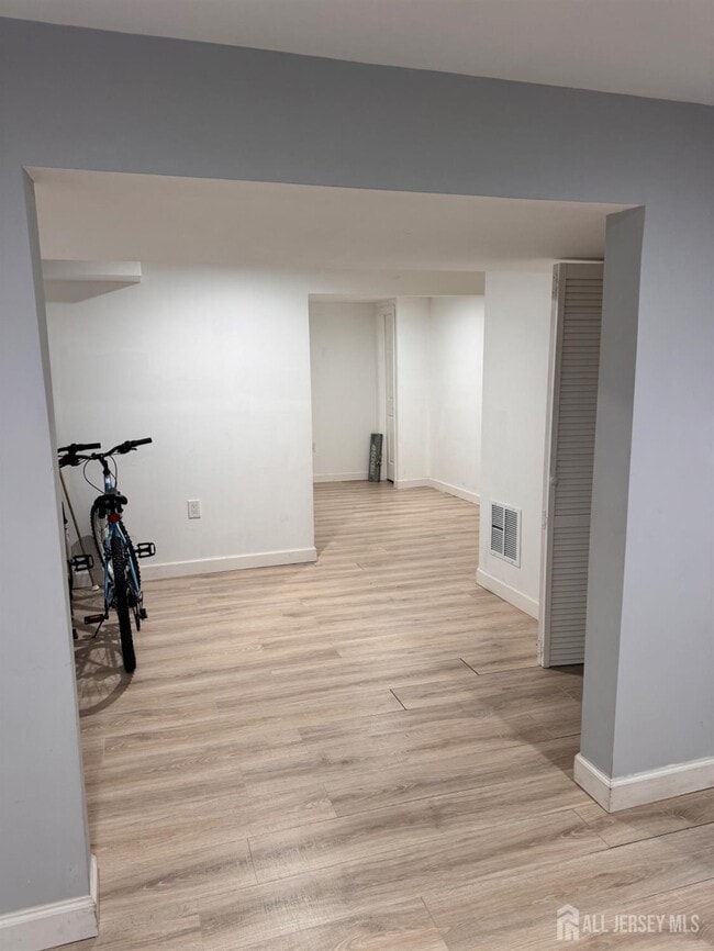 Building Photo - 489 Madison Dr