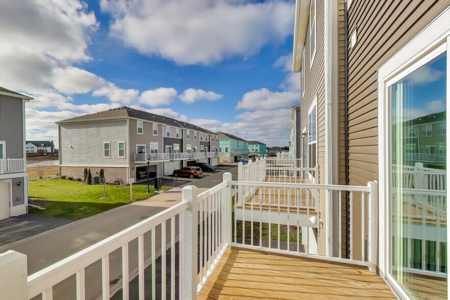 Balcony - 12306 Tinsley St