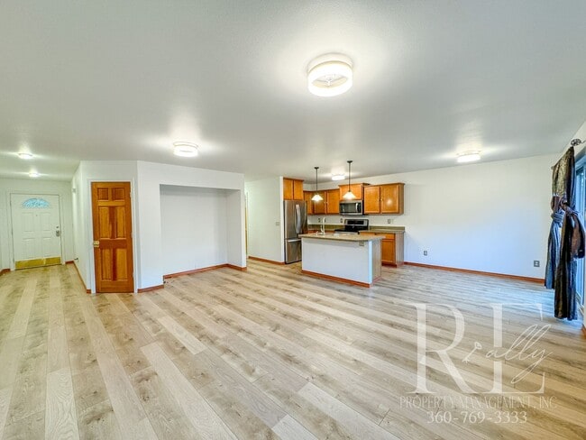 Building Photo - Single Story, Tranquil Gardens, 3-Car Garage!