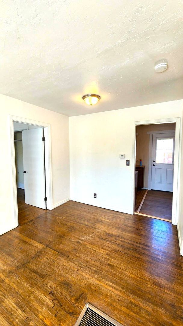 Building Photo - 3 BED 1 Bath Home Andys Sub Addition Bethany, OK