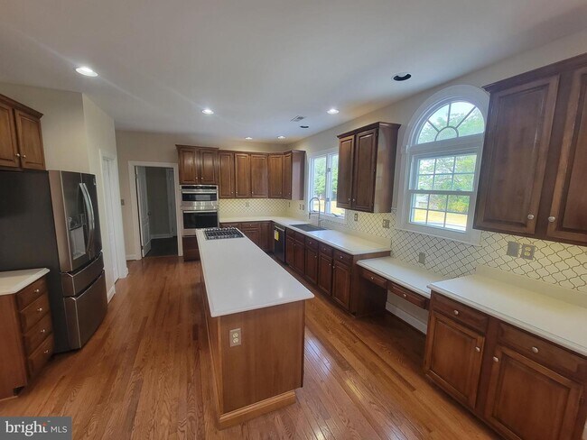 Building Photo - 12 Foxview Cir