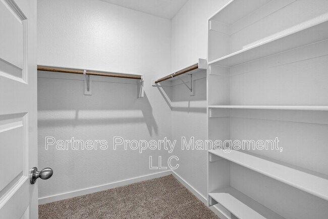 Building Photo - 283 S Neon Ave