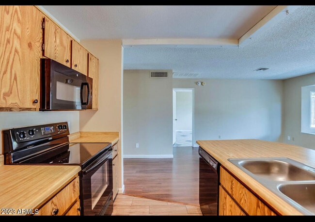Building Photo - 20621 N 31st Ave