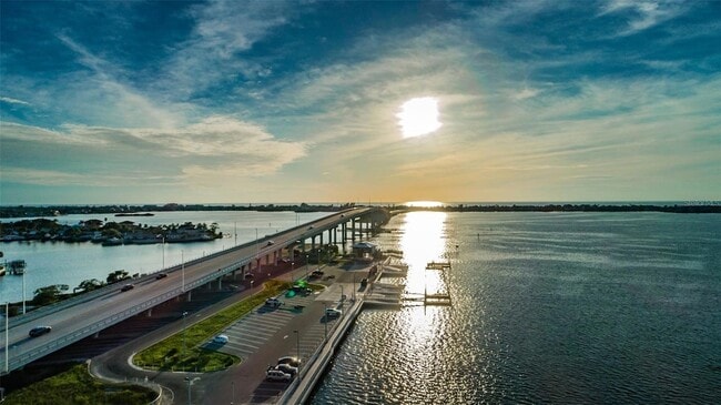 Building Photo - 100 Bluff View Dr