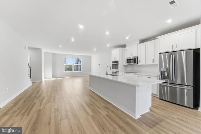 Building Photo - 2136 Glacier Rd