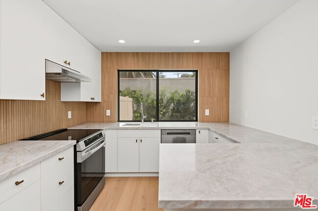 Building Photo - 5841 Whitworth Dr