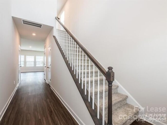 Building Photo - Charming 3-Bedroom Home with Landscaped Ba...