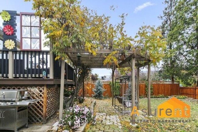 Building Photo - Great Unit Available Now!