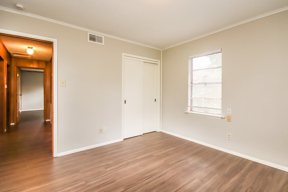 Building Photo - 901 Westmont Dr