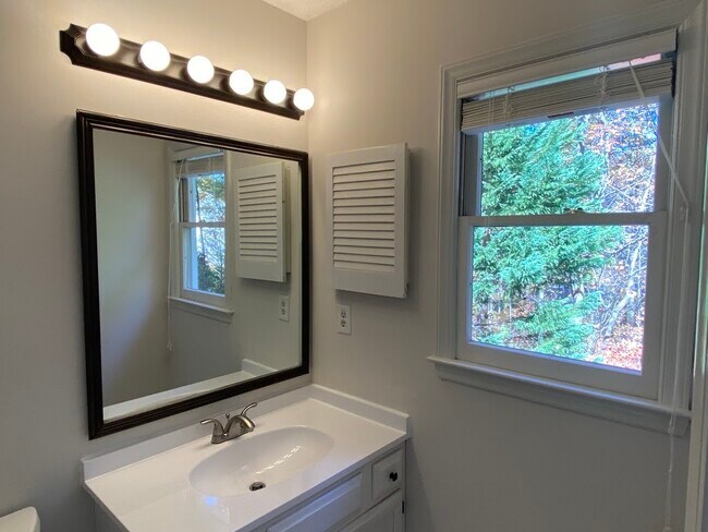 Building Photo - 118 W Skyhawk Dr