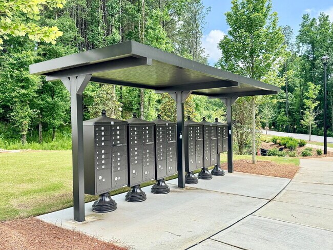 Building Photo - Your Alpharetta Retreat Awaits – Elegant T...