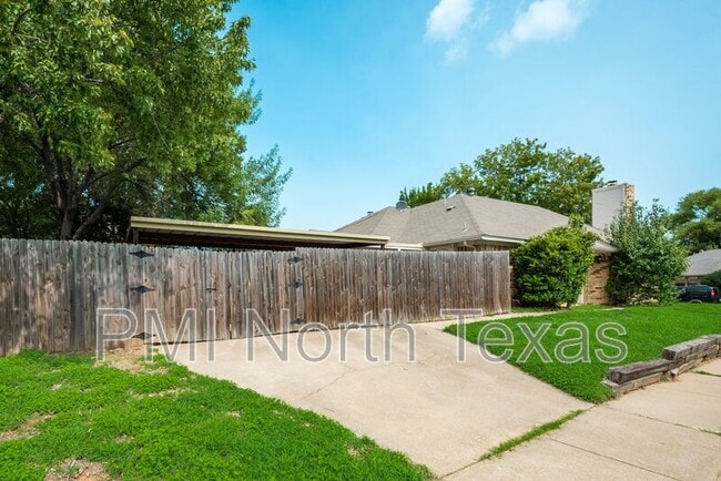 Building Photo - 2701 London Ct