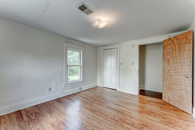 Building Photo - 975 Dorsey Ave