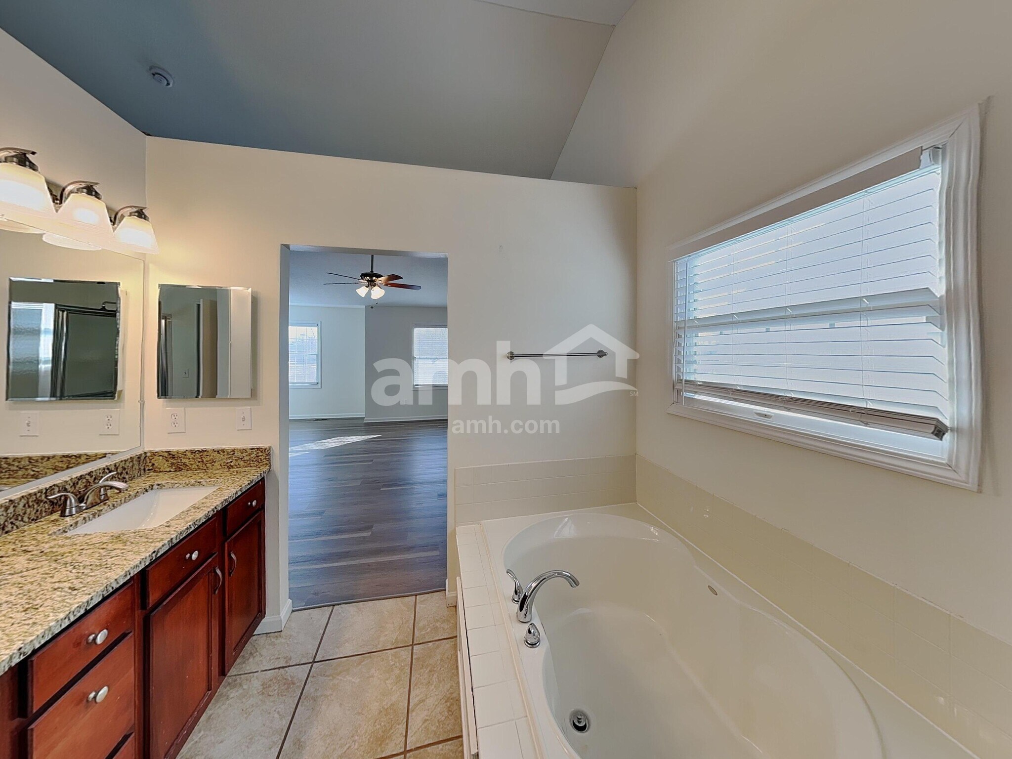 Building Photo - 1961 Creekview Dr