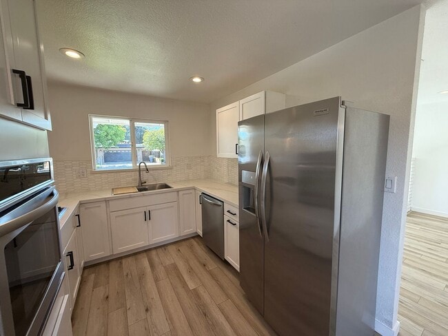 Building Photo - Updated 3-bedroom single story in Oakdale!