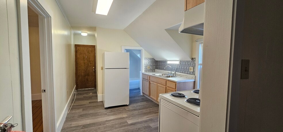 Building Photo - 368 Court St